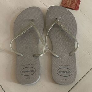 HAVAIANAS Silver Flip Flops Size 9 NWT